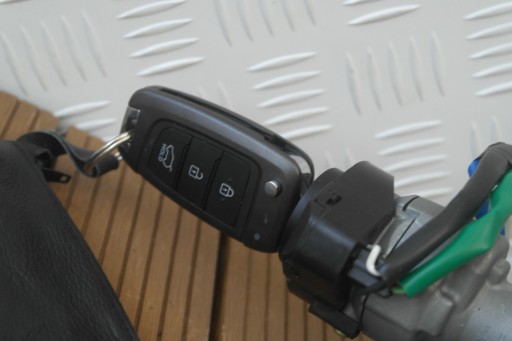 HYUNDAI i30 III 16-23 ignition Z KLUCZYKIEM 1x PILOT original KOMPLET OE