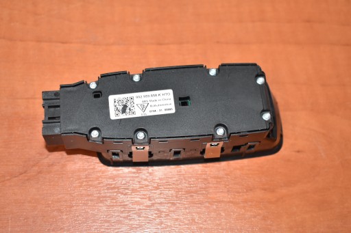 IDEALNY panel ovládání okna PORSCHE 992 1