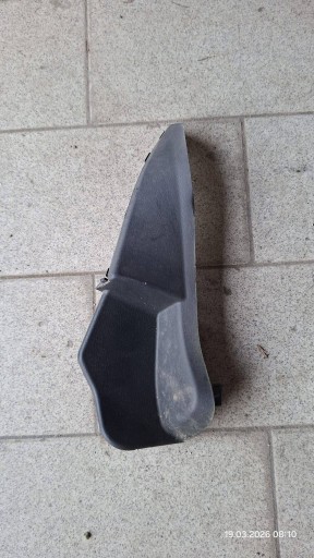 corner under the window right side Renault Scenic E-Tech V 668623924R