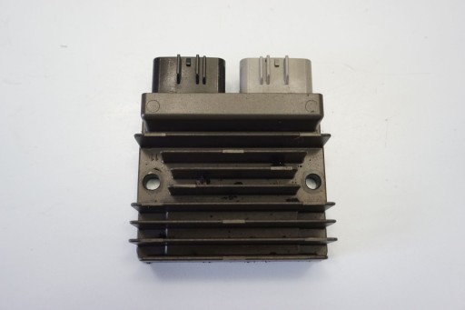 5749594510716280 - HONDA CB 1000 R SC80 РЕГУЛЯТОР НАПРЯЖЕНИЯ