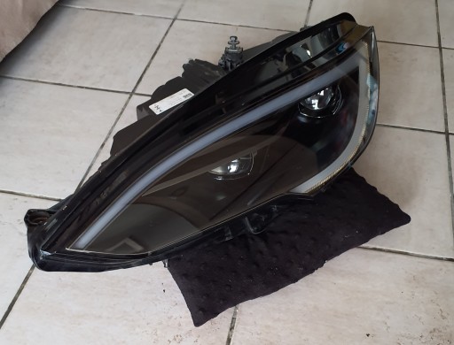 Tesla model s 1563713-00-e в зборі ліва лампа 156371300e