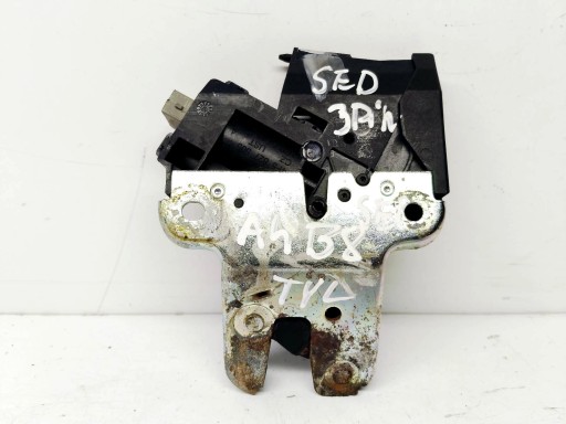 brava zadnje haube Audi A4 B8 2.0 TDI limuzina 4F5827505D
