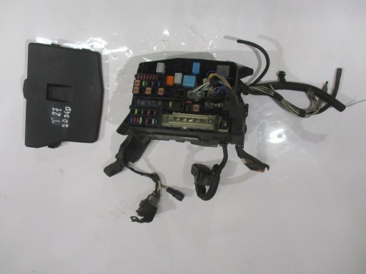 Блок запобіжників toyota avensis t27 2.0 d4d 82111-05j11