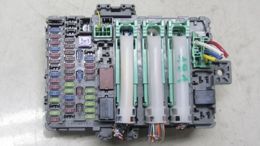 043/xxx - Honda cr-v iv 2.2 блок запобіжників e1e-e211