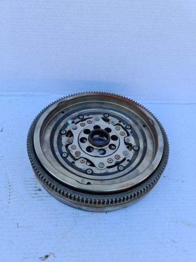 GOLF VII ДВОМАСОВА МУФТА 2.0 TDI 04L105266H