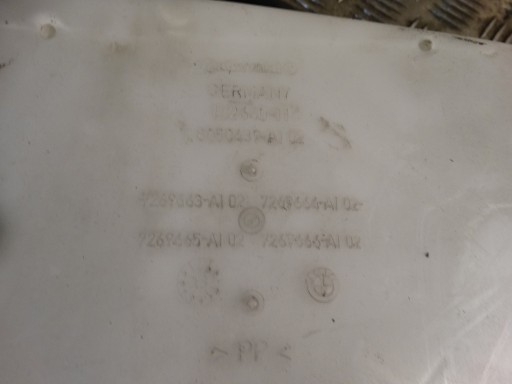 réservoir lave glaces BMW F10 F11 1