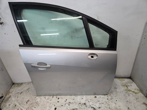 OPEL MERIVA B dveře pravé přední pravý předek stříbrné