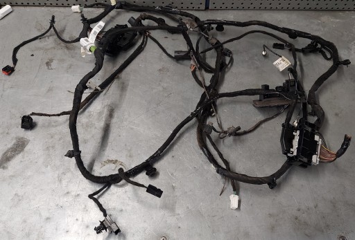 68228591AE - PACIFICA 2016-2023R УСТАНОВКА ЗАСЛОНКИ ЗАДНЯЯ 360'