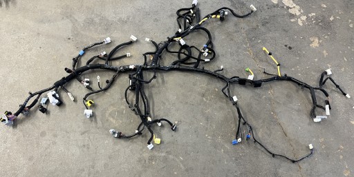 Hyundai Bayon 1.0 T-GDI bundle wiring below deske