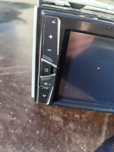 Radio z VW T5 PIONEER DIVX DMH G221BT