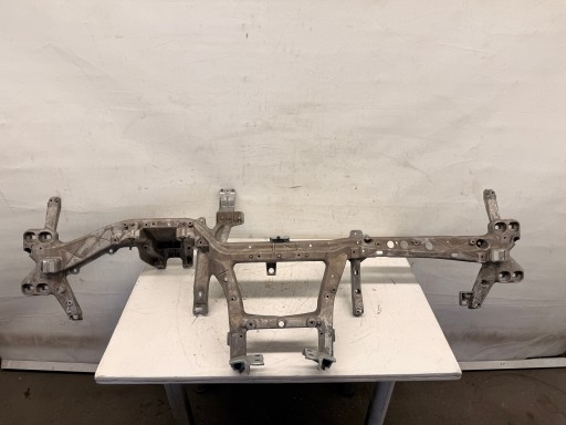 Range Rover Velar Renfort pare choc Support Sous deske HK83-04545-CB