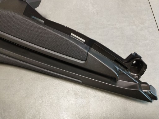 Audi A5 B10 KOMBI Halter rolety Kofferraum links heck 8B9867245A