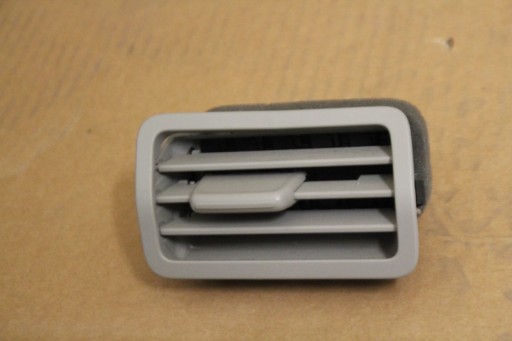 ВЕНТИЛЯЦИОННАЯ РЕШЕТКА II РЯД VW ATLAS 3CN820951 3CN820952