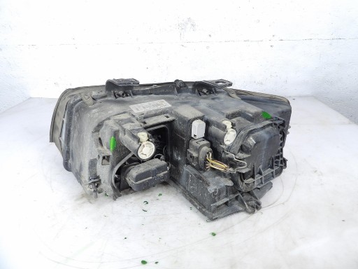 AUDI A4 B6 REFLEKTOR Droite 8E0941030C