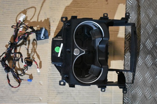 IDEALNA LODOWKA Halter für drink MERCEDES W167 X167 1