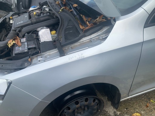 Skoda rapid хетчбек ліве переднє крило колір la7w