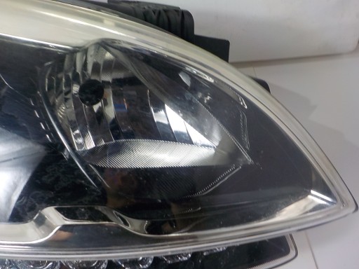 KIA SOUL and LIFT light right front front UK