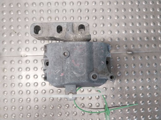 holder engine mount 1K0199262AE VW CADDY III YETI GOLF V A3 8P 1.9 TDI
