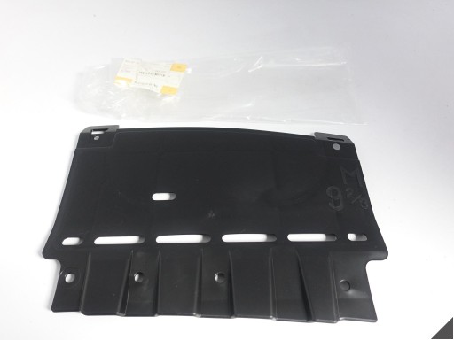 BMW 3 E92 E93 M-PAKET LCI LIFT 06-13 MITTE VERSCHLUSSSTOPFEN BLENDE ABDECKUNG STOSSSTANGE HECK