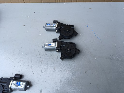 05-12r - Alfa romeo 159 05-12 ліве переднє склопідйомник