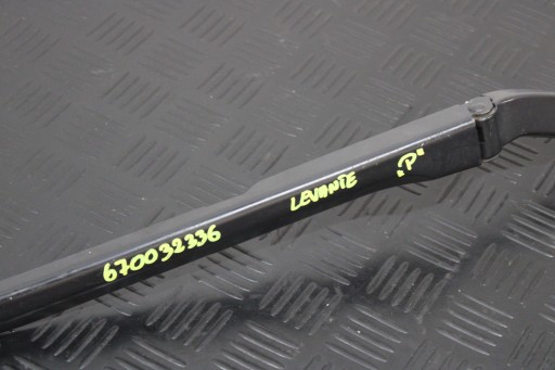 wiper arm wiper right 670032336 MASERATI LEVANTE M161