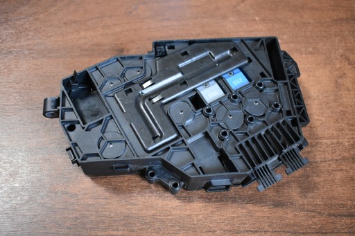IDEALNY ROZDZIELACZ PRADU compartment of fuses MERCEDES W118 W177 X247 1