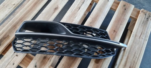 S3 8V sedan A3 grid of a bumper right right front 8V3807682L