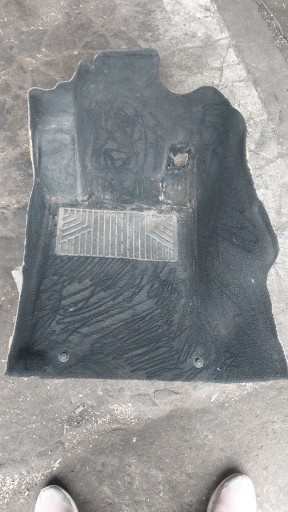 carpet mats left front MERCEDES W204 C KLASA EUROPA A2046800540