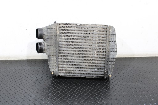 radiator of the intercooler MASERATI LEVANTE M161 670035636