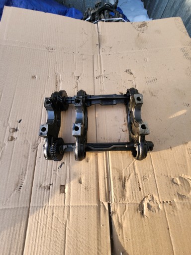 A6540110700 A6540340100 - Балансири / база валів мерседес w205 w253 w213 w447 2.0 cdi om654