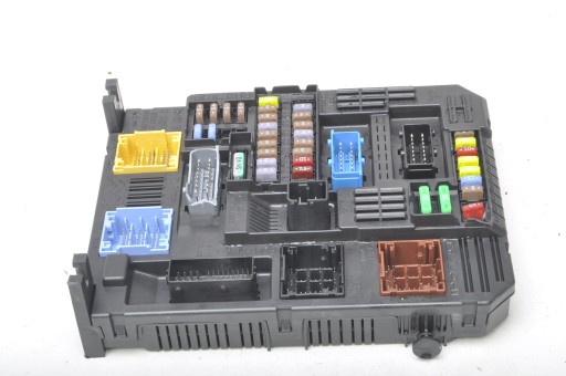 Коробка запобіжників peugeot 5008 ii 9846483480