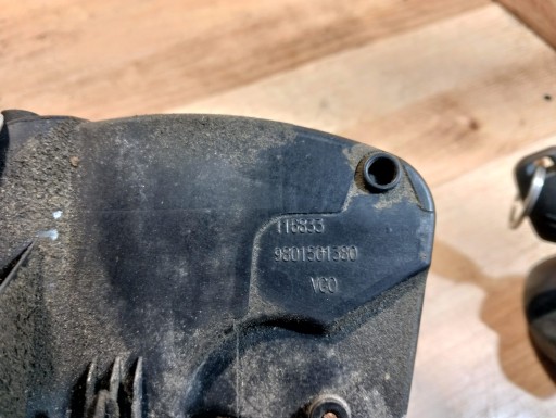 Tankklappe des Kraftstoffsbehälters CITROEN C4 CACTUS KTPD 9801501380
