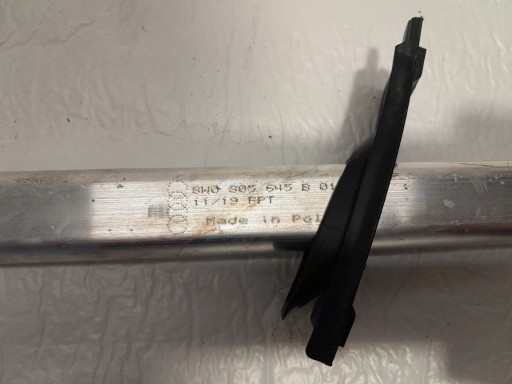AUDI A4 B9 LIFT vezni lim gredaLEWA 8W0805645B