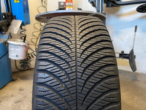 Reifen caloroczna 215/45R16 Goodyear Vector 4Seasons GEN-2 7mm 2023r