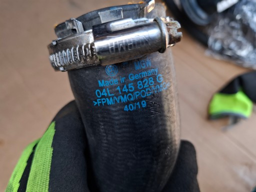 trouba vedení intercoolera AUDI A5 8T A4 B8 2.0 TDI 04L131111M 04L145828G