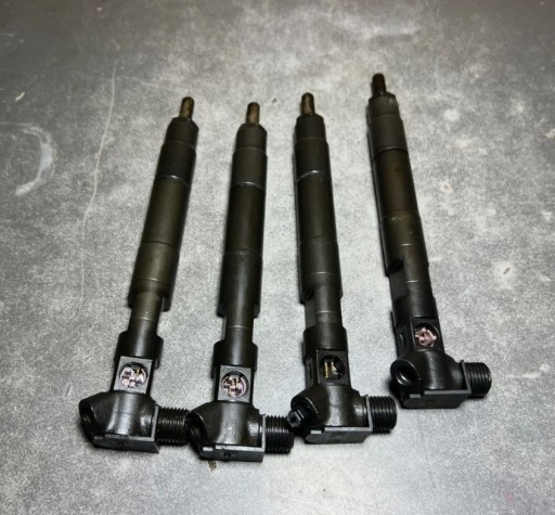 Einspritzdüse Einspritzdüse KOMPLET MERCEDES W212 W204 W906 A6510702887