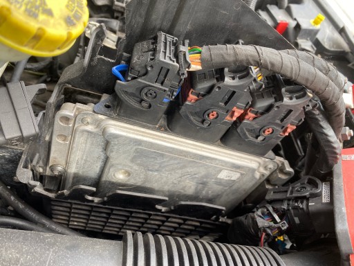 computer control unit of the engine OE 9664738680 1.6 16V Peugeot 207 SW 07-13