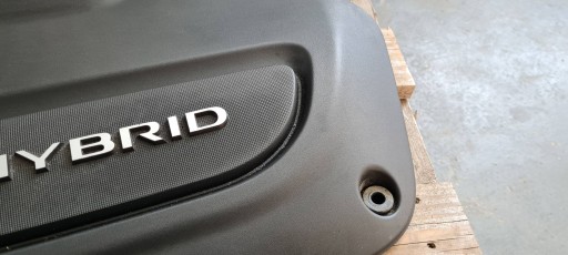 Chrysler Pacifica 2022 cover cover of the engine cover 3.6 HYBRID 04861764AE