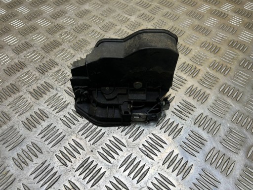 lock door tylnych right rear part BMW 5 E60 7 PIN Europa 2004 7167076