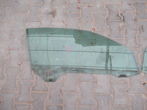 BMW E93 переднее правое стекло