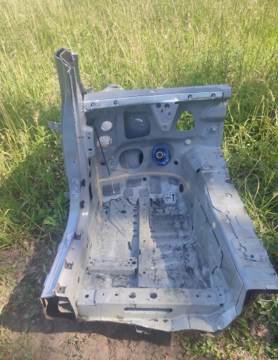 IDEALNA quarter front front left quarter MERCEDES W214 1