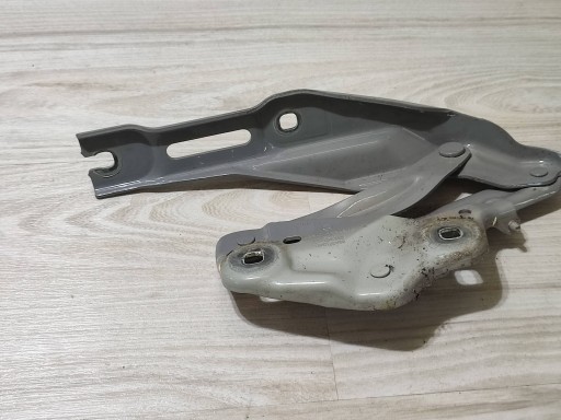 Skoda Scala 2020 front side right hinges pokrywy / bonnets of the engine