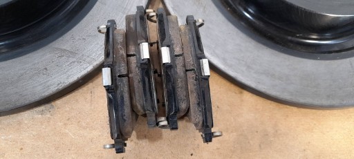 Toyota C-HR II 1,8H 2025r bremsscheibe bremsen hinten + beläge bremsbeläge (T138)