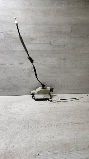 Peugeot 2008 and 2018 rear part side right lock door