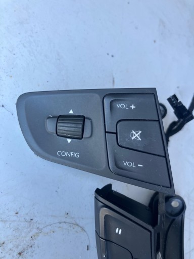 Commandes MULTIFUNKCJA Volant PEUGEOT 508 et 9666733480