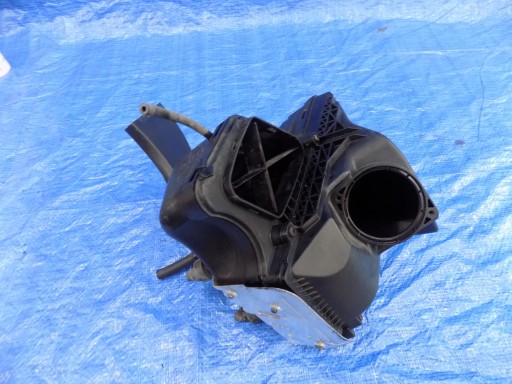 8R0133843B - Корпус воздушного фильтра AUDI Q5 8R 2.0 TDI