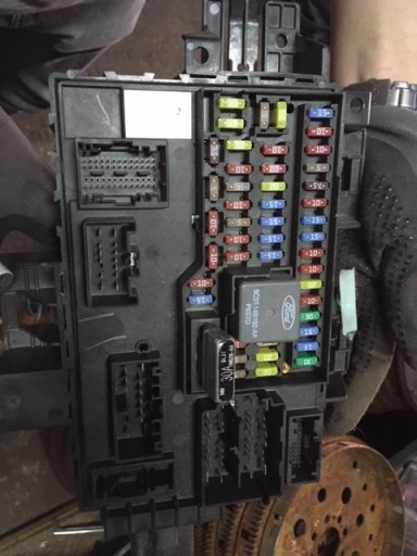 Блок запобіжників lincoln mkt 2010- 3.7