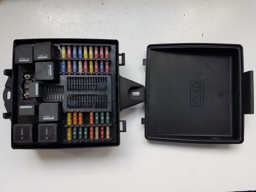 БЛОК ЗАПОБІЖНИКІВ ASTON MARTIN DB9 5.9 6.0 V12 2004-