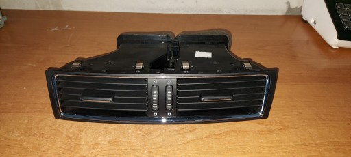 ЦЕНТРАЛЬНА РЕШІТКА ВЕНТИЛЯЦІЙНОГО ОТВОРУ КОНСОЛІ SKODA SUPERB II 2