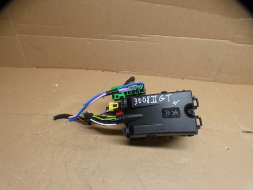 Module fusibles Peugeot 3008 II 9806192580